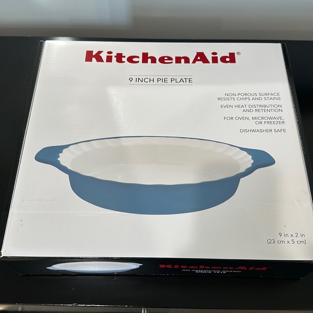 NIB KitchenAid 9 inch pie plate